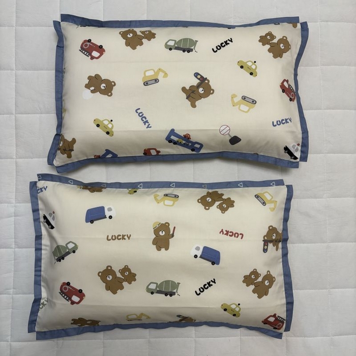 91家纺网 家纺一手货源 找家纺 2024新款A类133x72铂金全棉枕套枕头枕芯七彩童年系列 枕套+枕芯-实拍图 熊熊旅行记