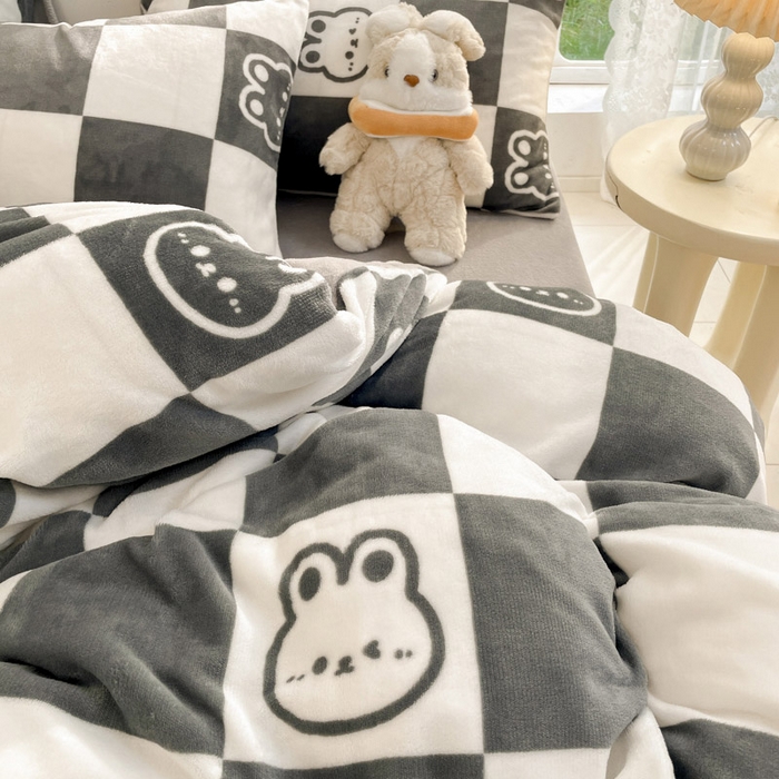 91家纺网 家纺一手货源 找家纺 莱米家纺 2024新款7斤重牛奶绒卡通小版四件套系列 简单时尚