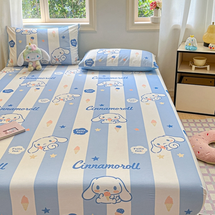 91家纺网 家纺一手货源 找家纺 博雅 2024新款三丽鸥卡通系列全棉印花床笠 蓝条纹玉桂狗