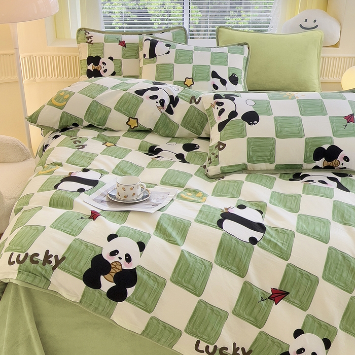 91家纺网 家纺一手货源 找家纺 2024新款全棉加牛奶绒四件套单被套系列-四件套 緑格熊猫