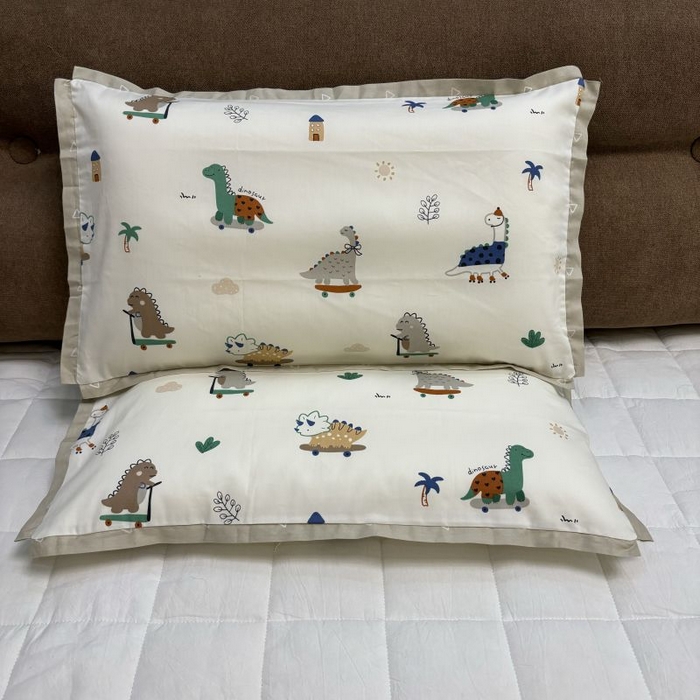 91家纺网 家纺一手货源 找家纺 2024新款A类133x72铂金全棉枕套枕头枕芯七彩童年系列 枕套+枕芯-实拍图 恐龙印记