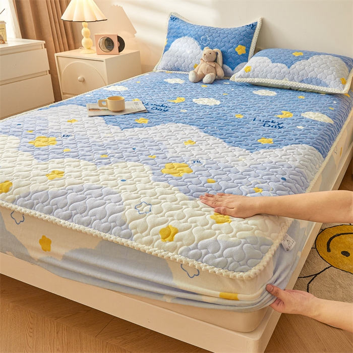 91家纺网 家纺一手货源 找家纺 兄弟坊 2024新款牛奶绒印花床护垫床笠 床垫保护套 云朵-床笠款