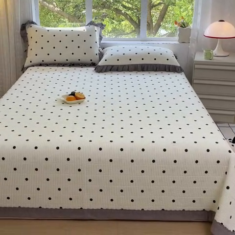 91家纺网 家纺一手货源 找家纺 暖居 2024新款韩系大包边双面纯棉床盖 经典小波点