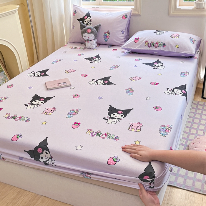 91家纺网 家纺一手货源 找家纺 博雅 2024新款三丽鸥卡通系列全棉印花床笠 草莓库洛米