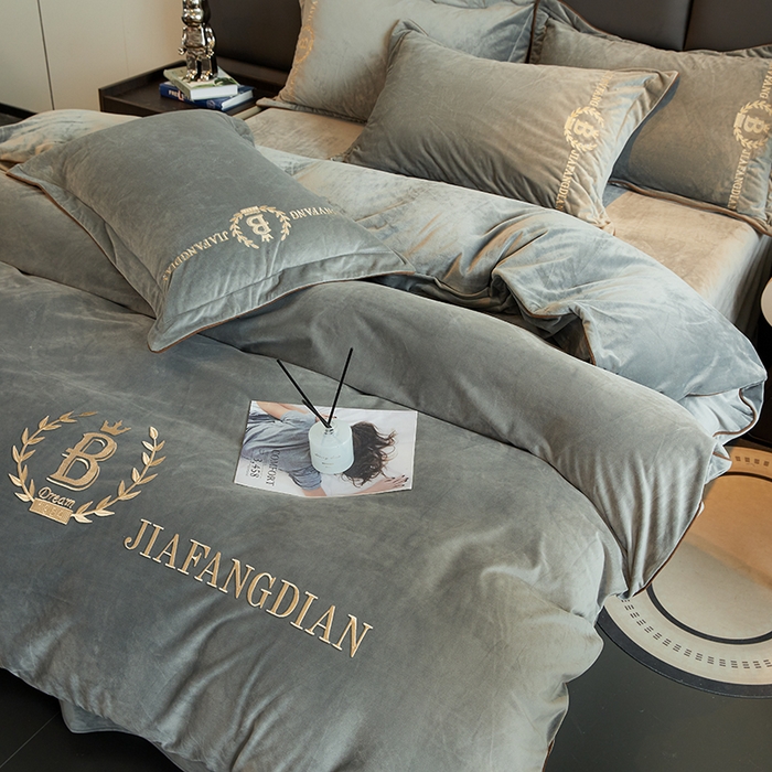 91家纺网 家纺一手货源 找家纺 绣女坊 2024新款高克重宝宝绒四件套 眷恋-灰色