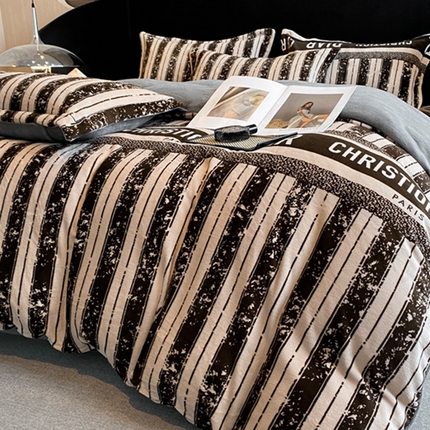 91家纺网 家纺一手货源 找家纺 花漾 2024新款欧式轻奢压线牛奶绒四件套 星空条纹