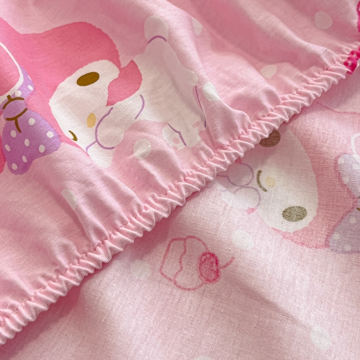 91家纺网 家纺一手货源 找家纺 博雅 2024新款三丽鸥卡通系列全棉印花床笠 粉色爱心美乐蒂
