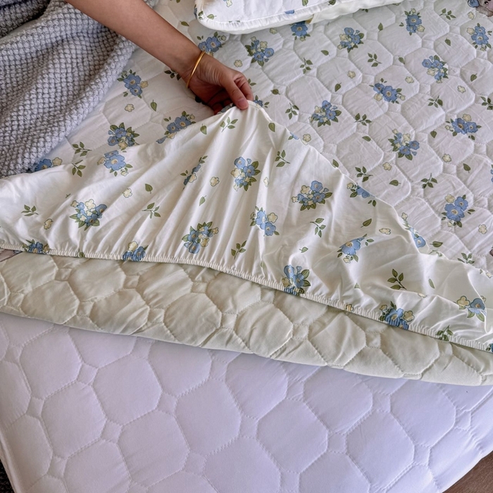 91家纺网 家纺一手货源 找家纺 兜米家居 2024新款云朵水洗纱夹棉单品床笠 小蓝花