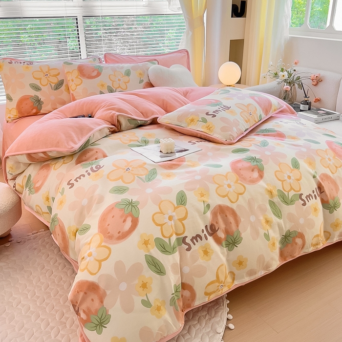 91家纺网 家纺一手货源 找家纺 2024新款全棉加牛奶绒四件套单被套系列-四件套 笑脸草莓