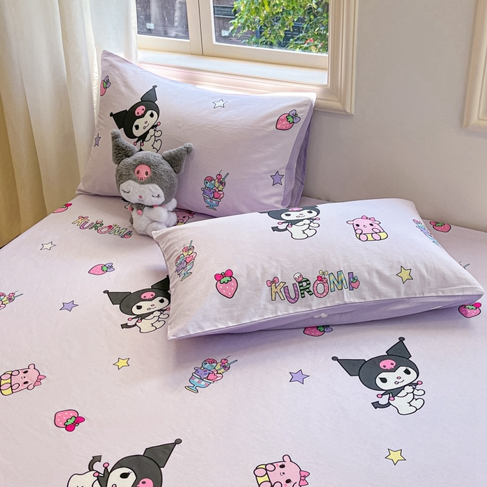 91家纺网 家纺一手货源 找家纺 博雅 2024新款三丽鸥卡通系列全棉印花床笠 草莓库洛米