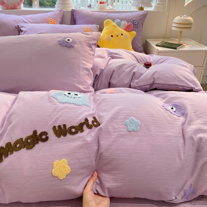 91家纺网 家纺一手货源 找家纺 葡萄家 2024新款毛巾绣水洗云朵棉萌系小怪兽四件套 小怪兽-香芋紫