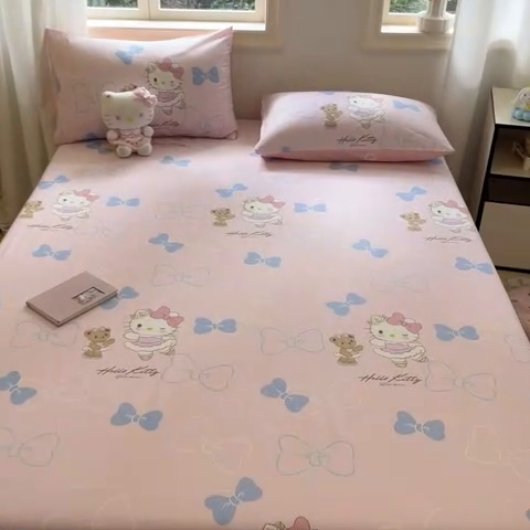 91家纺网 家纺一手货源 找家纺 博雅 2024新款三丽鸥卡通系列全棉印花床笠 玩偶KT