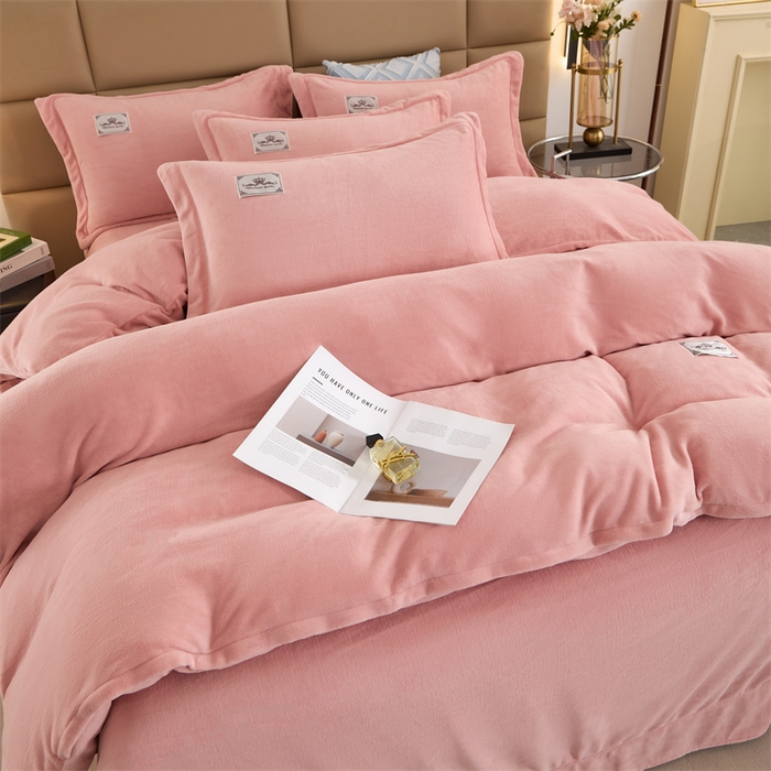 91家纺网 家纺一手货源 找家纺 优姿家纺 2025新款加厚全消光牛奶绒印花四件套 淡粉玉