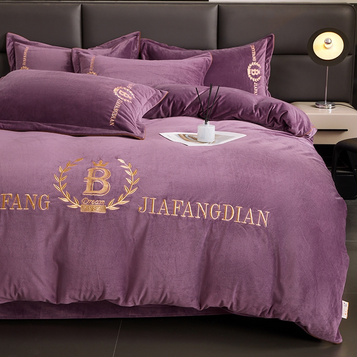 91家纺网 家纺一手货源 找家纺 绣女坊 2024新款高克重宝宝绒四件套 眷恋-紫色