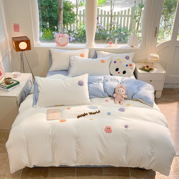 91家纺网 家纺一手货源 找家纺 葡萄家 2024新款毛巾绣水洗云朵棉萌系小怪兽四件套 小怪兽-白蓝