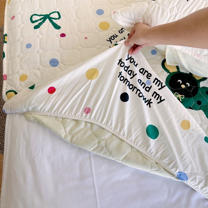 91家纺网 家纺一手货源 找家纺 兜米家居 2024新款云朵水洗纱夹棉单品床笠 多巴胺狗狗