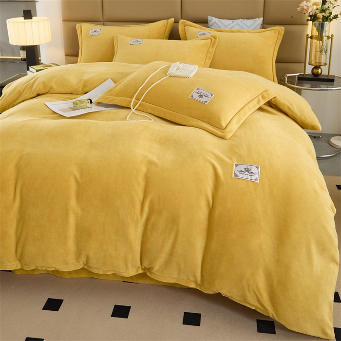 91家纺网 家纺一手货源 找家纺 优姿家纺 2025新款加厚全消光牛奶绒印花四件套 姜黄