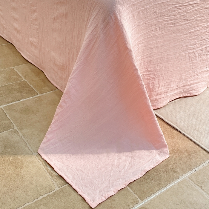 91家纺网 家纺一手货源 找家纺 葡萄家 2024新款毛巾绣水洗云朵棉萌系小怪兽四件套 小怪兽-白粉