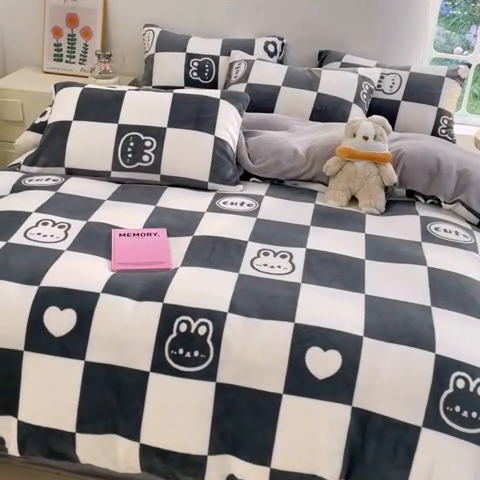 91家纺网 家纺一手货源 找家纺 莱米家纺 2024新款7斤重牛奶绒卡通小版四件套系列 简单时尚