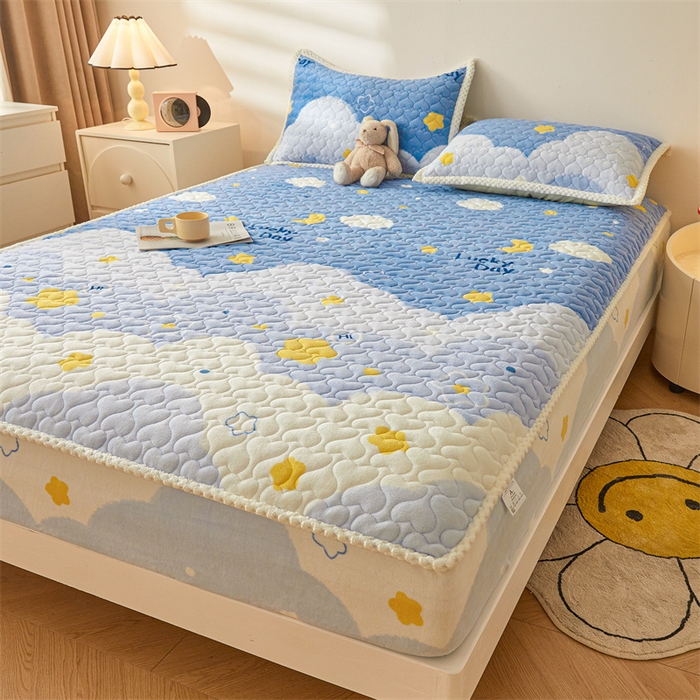 91家纺网 家纺一手货源 找家纺 兄弟坊 2024新款牛奶绒印花床护垫床笠 床垫保护套 云朵-床笠款