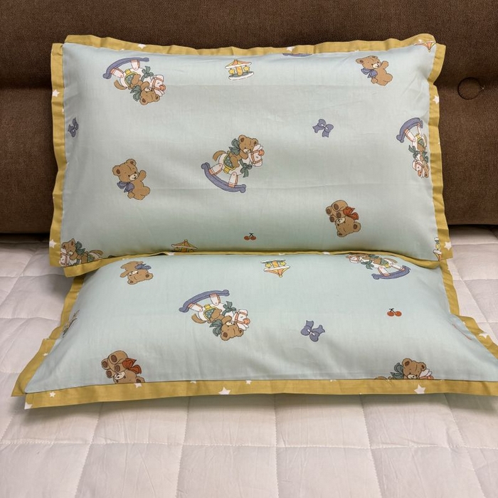 91家纺网 家纺一手货源 找家纺 2024新款A类133x72铂金全棉枕套枕头枕芯七彩童年系列 枕套+枕芯-实拍图 旋转木马