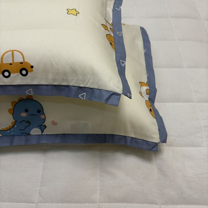 91家纺网 家纺一手货源 找家纺 2024新款A类133x72铂金全棉枕套枕头枕芯七彩童年系列 枕套+枕芯-实拍图 小胖龙