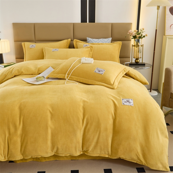 91家纺网 家纺一手货源 找家纺 优姿家纺 2025新款加厚全消光牛奶绒印花四件套 姜黄