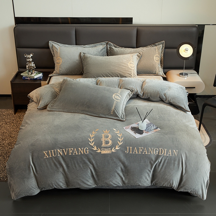 91家纺网 家纺一手货源 找家纺 绣女坊 2024新款高克重宝宝绒四件套 眷恋-灰色