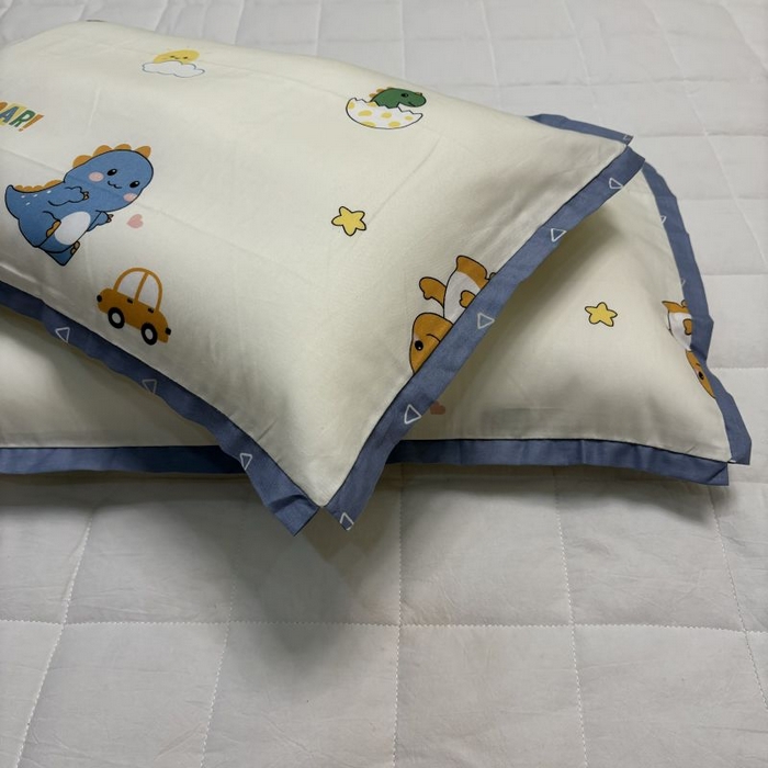 91家纺网 家纺一手货源 找家纺 2024新款A类133x72铂金全棉枕套枕头枕芯七彩童年系列 枕套+枕芯-实拍图 小胖龙