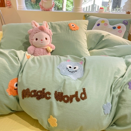 91家纺网 家纺一手货源 找家纺 （总）葡萄家 2024新款毛巾绣水洗云朵棉萌系小怪兽四件套