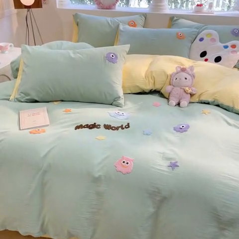 91家纺网 家纺一手货源 找家纺 葡萄家 2024新款毛巾绣水洗云朵棉萌系小怪兽四件套 小怪兽-黄绿