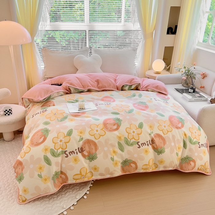 91家纺网 家纺一手货源 找家纺 2024新款全棉加牛奶绒四件套单被套系列-单被套 笑脸草莓