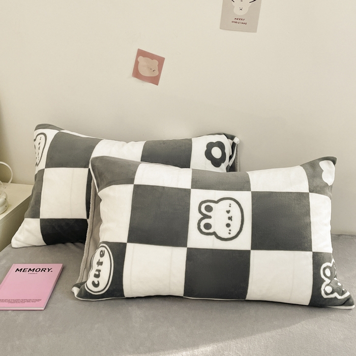 91家纺网 家纺一手货源 找家纺 莱米家纺 2024新款7斤重牛奶绒卡通小版四件套系列 简单时尚