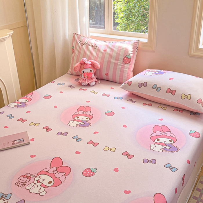 91家纺网 家纺一手货源 找家纺 博雅 2024新款三丽鸥卡通系列全棉印花床笠 草莓条纹美乐蒂