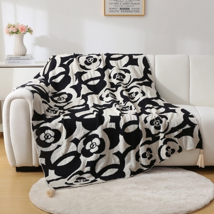 91家纺网 家纺一手货源 找家纺 悦织湾家纺 2025新款鹿毛绒涤纶针织毛毯盖毯毯子-菊花瓣 菊花瓣-黑色