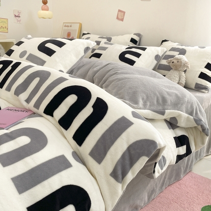 91家纺网 家纺一手货源 找家纺 （总）莱米家纺 2024新款7斤重牛奶绒卡通小版四件套系列