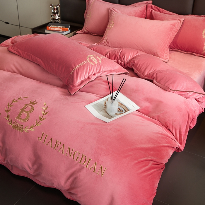 91家纺网 家纺一手货源 找家纺 绣女坊 2024新款高克重宝宝绒四件套 眷恋-红豆沙