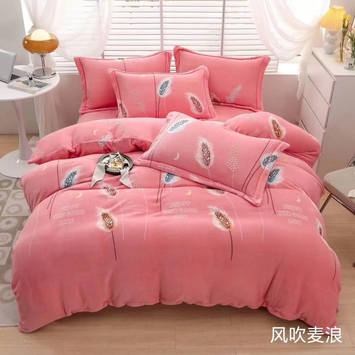 91家纺网 家纺一手货源 找家纺 优姿家纺 2025新款加厚全消光牛奶绒印花四件套 风吹麦浪