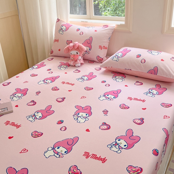 91家纺网 家纺一手货源 找家纺 博雅 2024新款三丽鸥卡通系列全棉印花床笠 爱心草莓美乐蒂