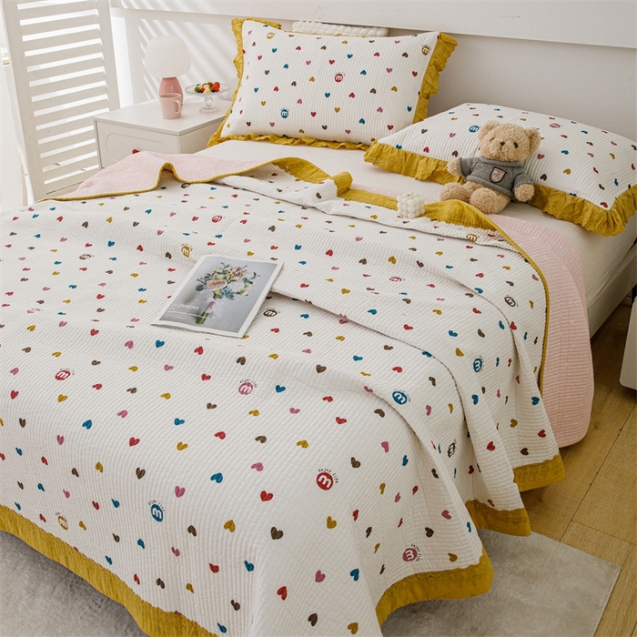 91家纺网 家纺一手货源 找家纺 暖居 2024新款韩系大包边双面纯棉床盖 爱心笑脸