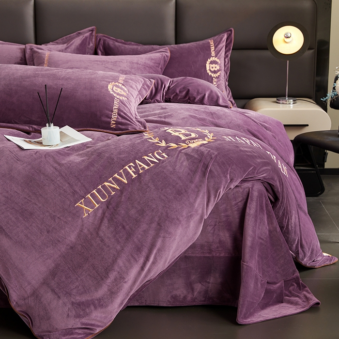 91家纺网 家纺一手货源 找家纺 绣女坊 2024新款高克重宝宝绒四件套 眷恋-紫色