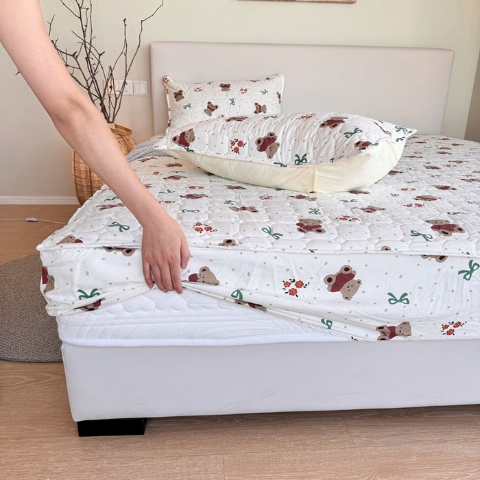 91家纺网 家纺一手货源 找家纺 兜米家居 2024新款云朵水洗纱夹棉单品床笠 玩具小熊