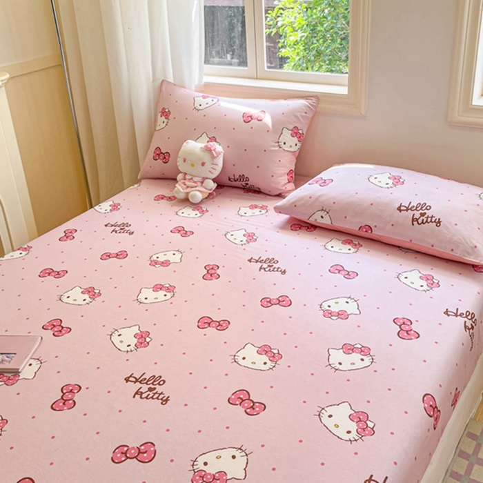 91家纺网 家纺一手货源 找家纺 博雅 2024新款三丽鸥卡通系列全棉印花床笠 粉色蝴蝶结KT