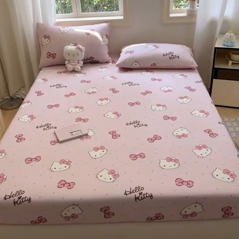 91家纺网 家纺一手货源 找家纺 博雅 2024新款三丽鸥卡通系列全棉印花床笠 粉色蝴蝶结KT