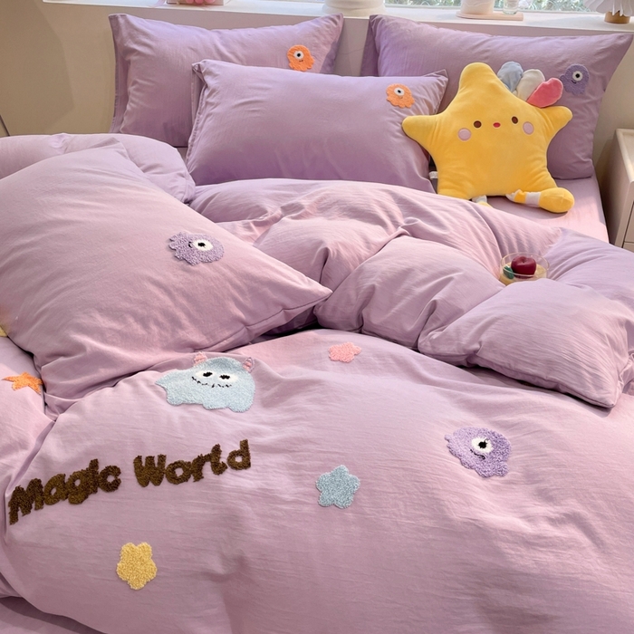 91家纺网 家纺一手货源 找家纺 葡萄家 2024新款毛巾绣水洗云朵棉萌系小怪兽四件套 小怪兽-香芋紫