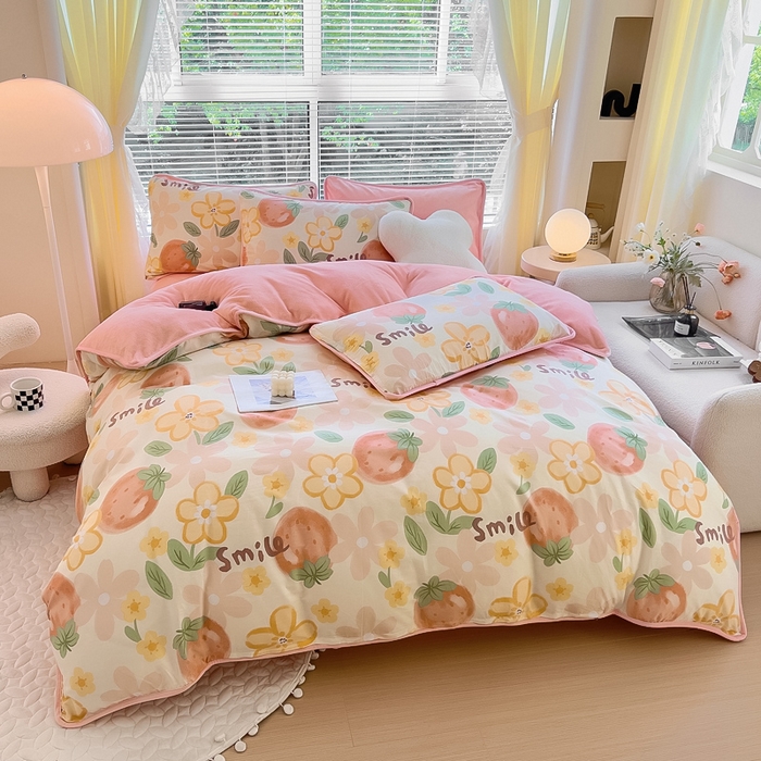 91家纺网 家纺一手货源 找家纺 2024新款全棉加牛奶绒四件套单被套系列-四件套 笑脸草莓