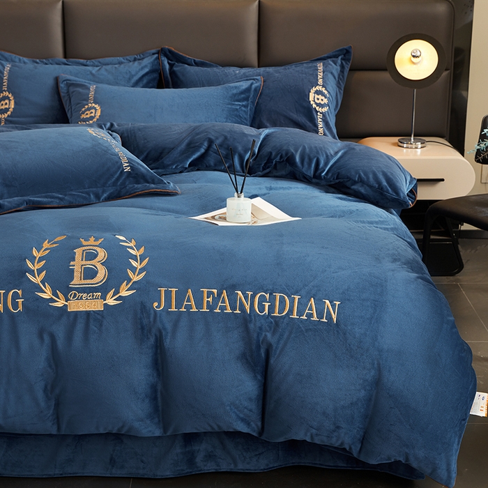 91家纺网 家纺一手货源 找家纺 绣女坊 2024新款高克重宝宝绒四件套 眷恋-蓝色