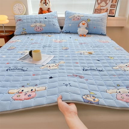 91家纺网 家纺一手货源 找家纺 （总）兄弟坊 2025新款正版授权卡通牛奶绒床垫床护垫 学生床垫床笠