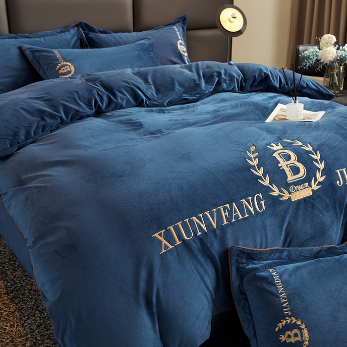 91家纺网 家纺一手货源 找家纺 绣女坊 2024新款高克重宝宝绒四件套 眷恋-蓝色