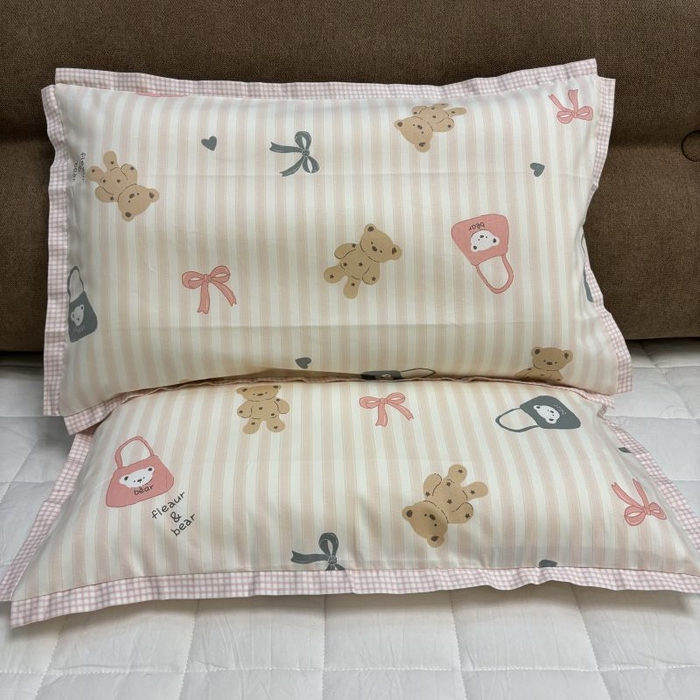 91家纺网 家纺一手货源 找家纺 2024新款A类133x72铂金全棉枕套枕头枕芯七彩童年系列 枕套+枕芯-实拍图 丹尼小熊